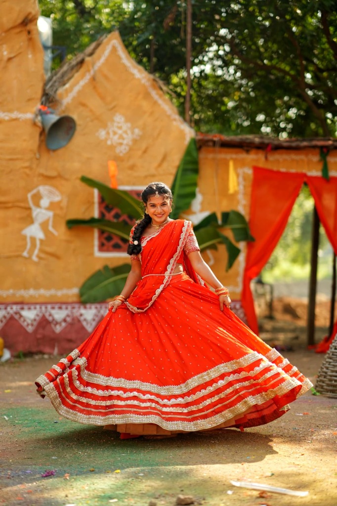 Scarlet Red & Scalloped Gold Ready-to-Wear Half Saree - DP658 (Pre-Order)